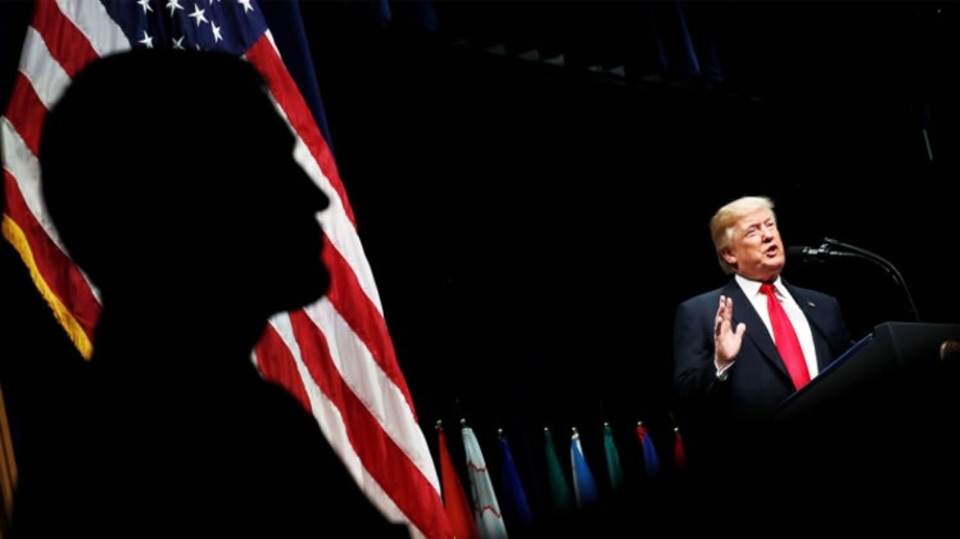 Zákulisní intriky proti Trumpovi možná vycházejí na povrch